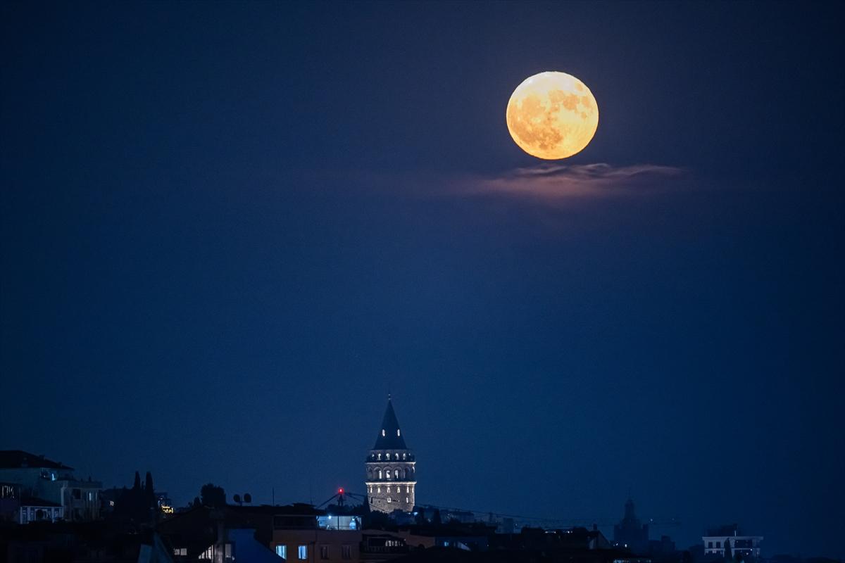 İstanbul'da dolunay manzaraları