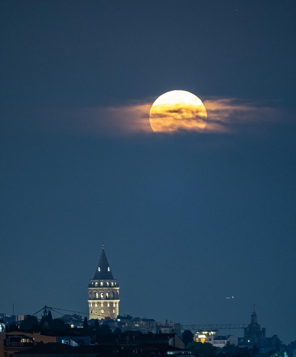 İstanbul'da dolunay manzaraları