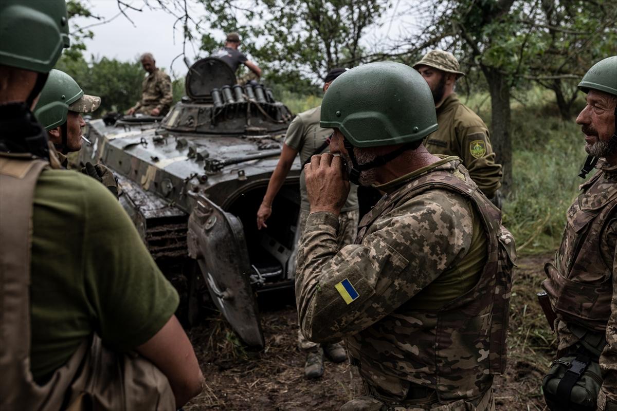 Ukrayna'da eller tetikte