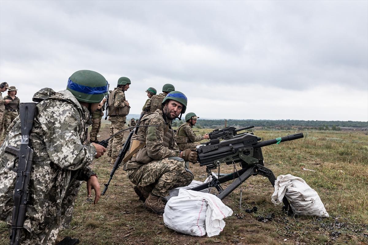 Ukrayna'da eller tetikte