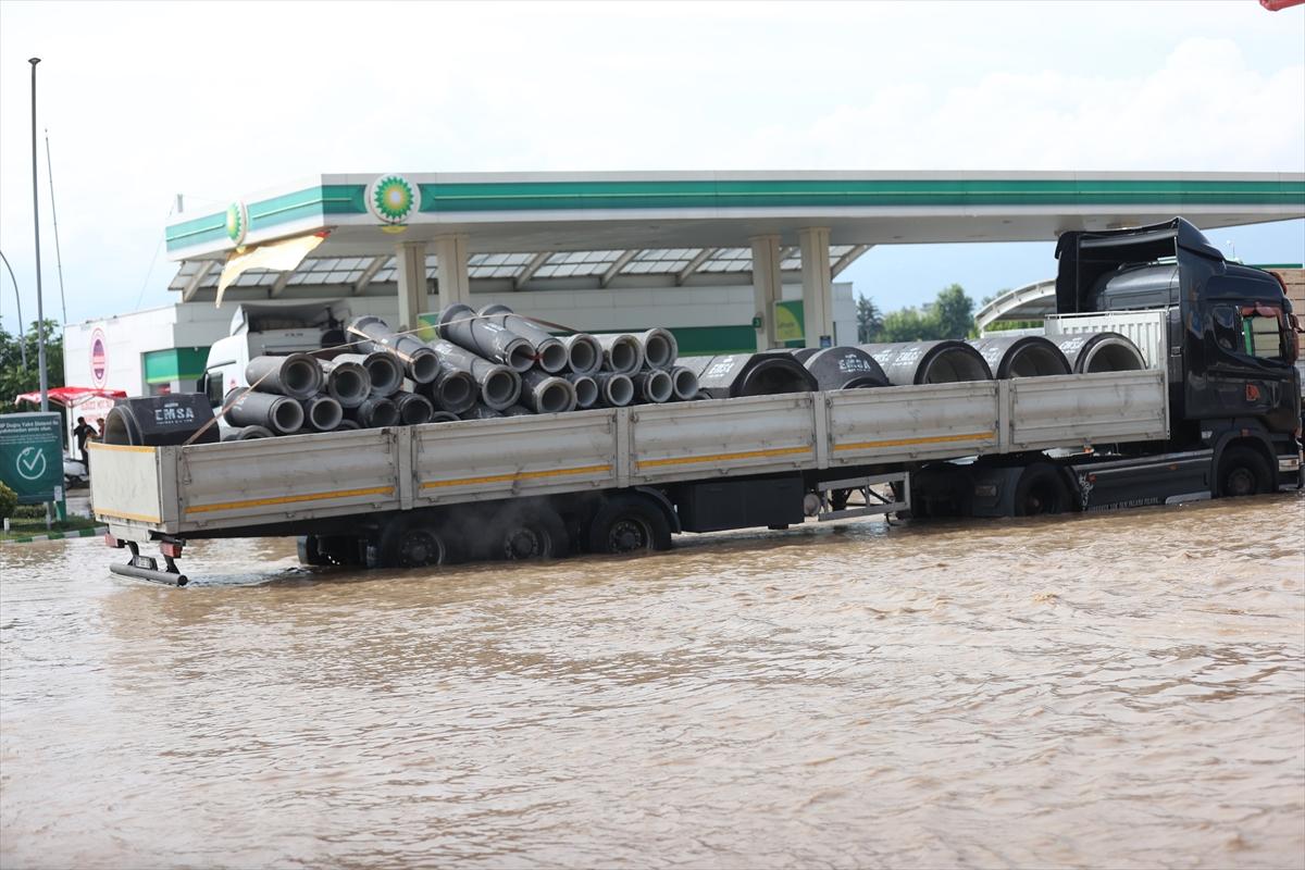 Düzce'de selin ardından tahliye başladı