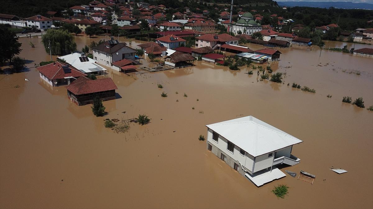Düzce'de selin ardından tahliye başladı
