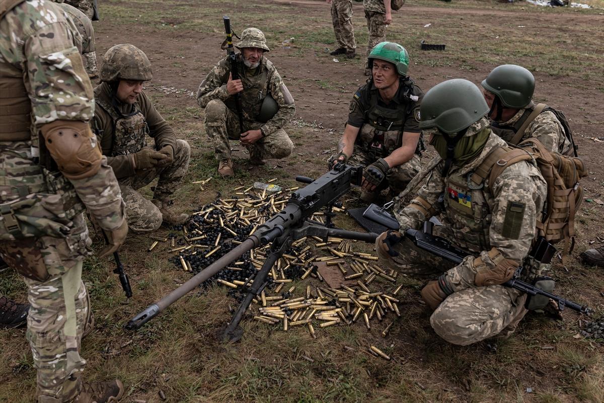 Ukrayna'da eller tetikte