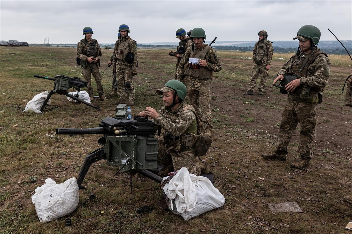 Ukrayna'da eller tetikte