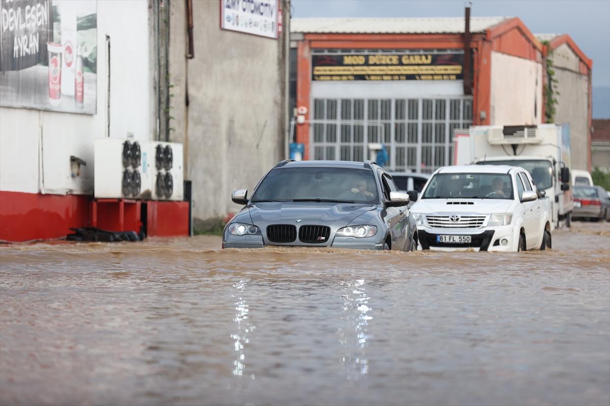 Düzce'de selin ardından tahliye başladı