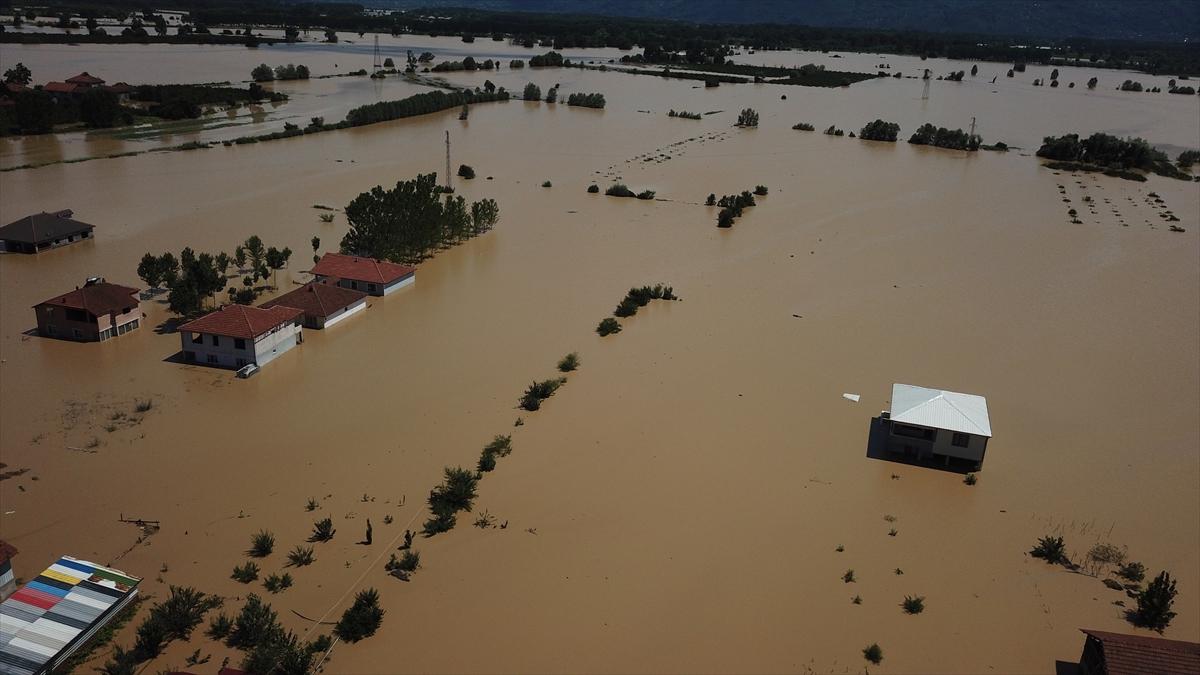 Düzce'de selin ardından tahliye başladı