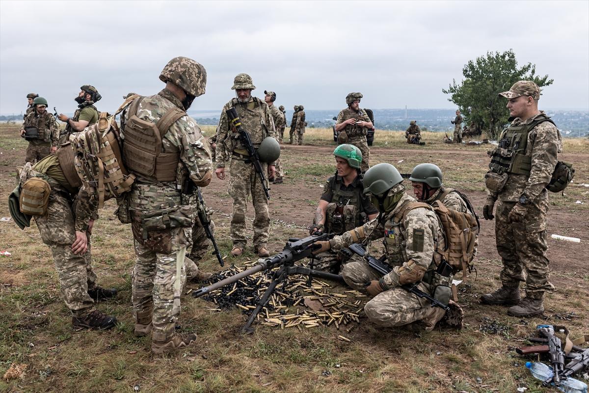 Ukrayna'da eller tetikte