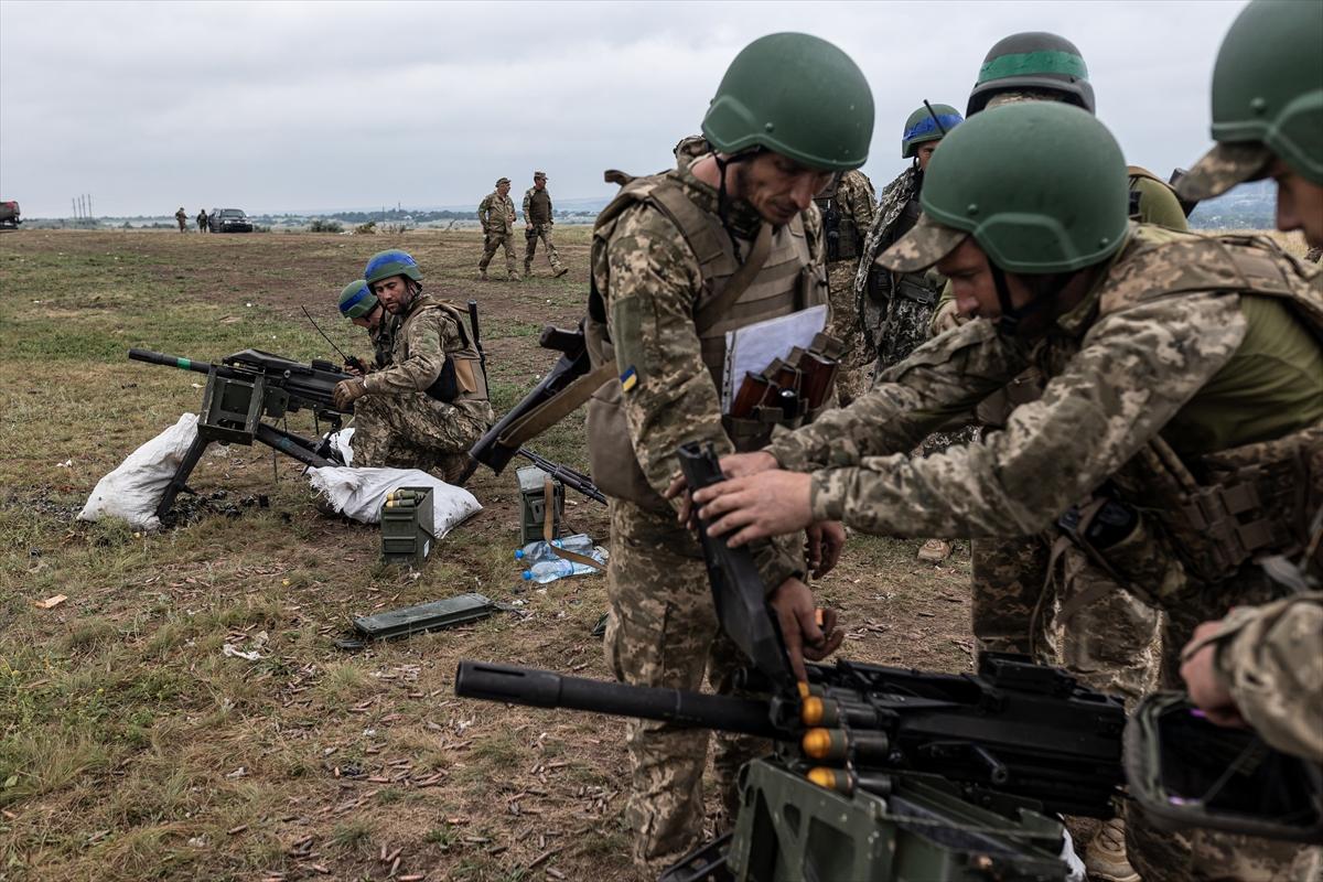 Ukrayna'da eller tetikte
