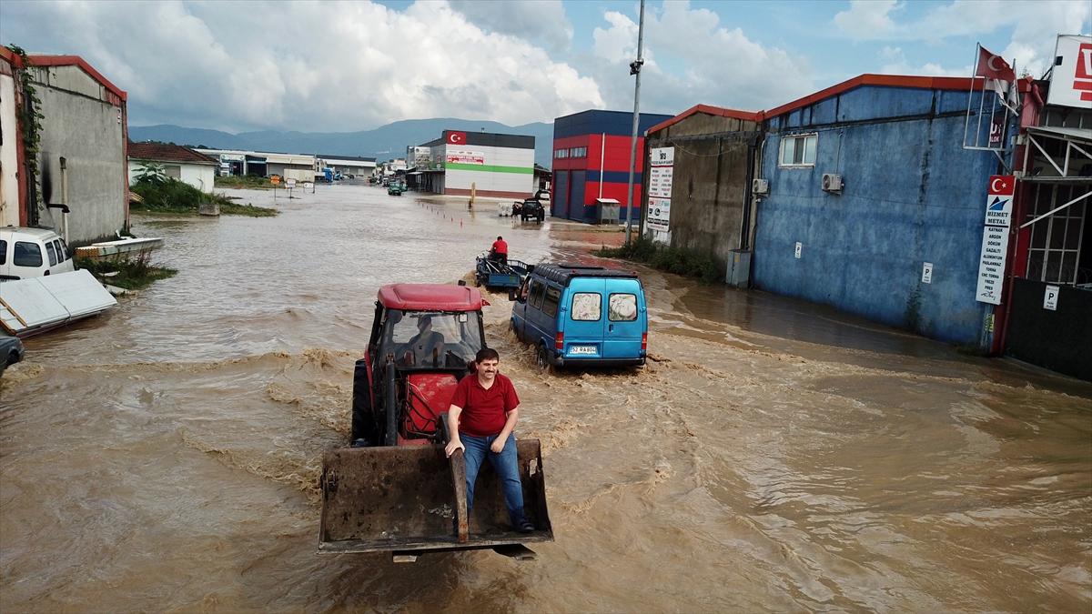 Düzce'de selin ardından tahliye başladı