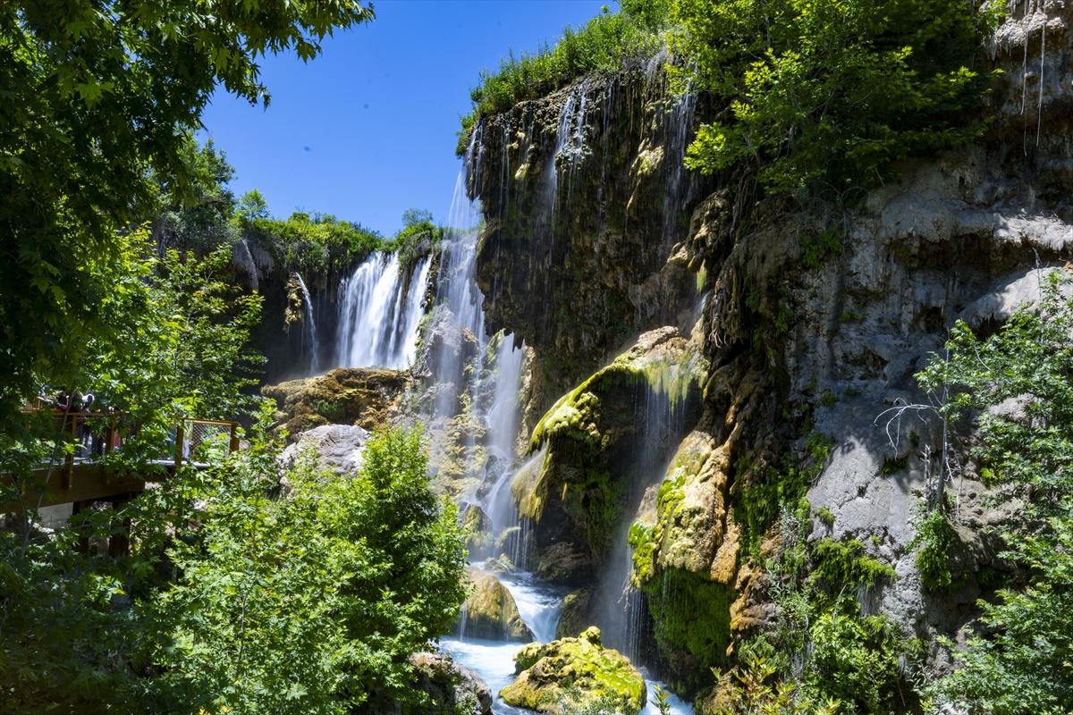 Konya'nın doğal güzelliklerinden Yerköprü Şelalesi'nden manzalaralar