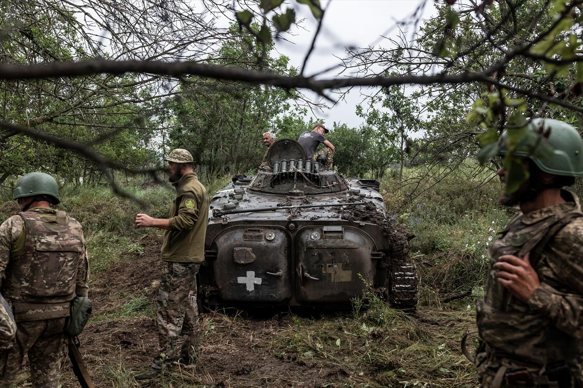 Ukrayna'da eller tetikte