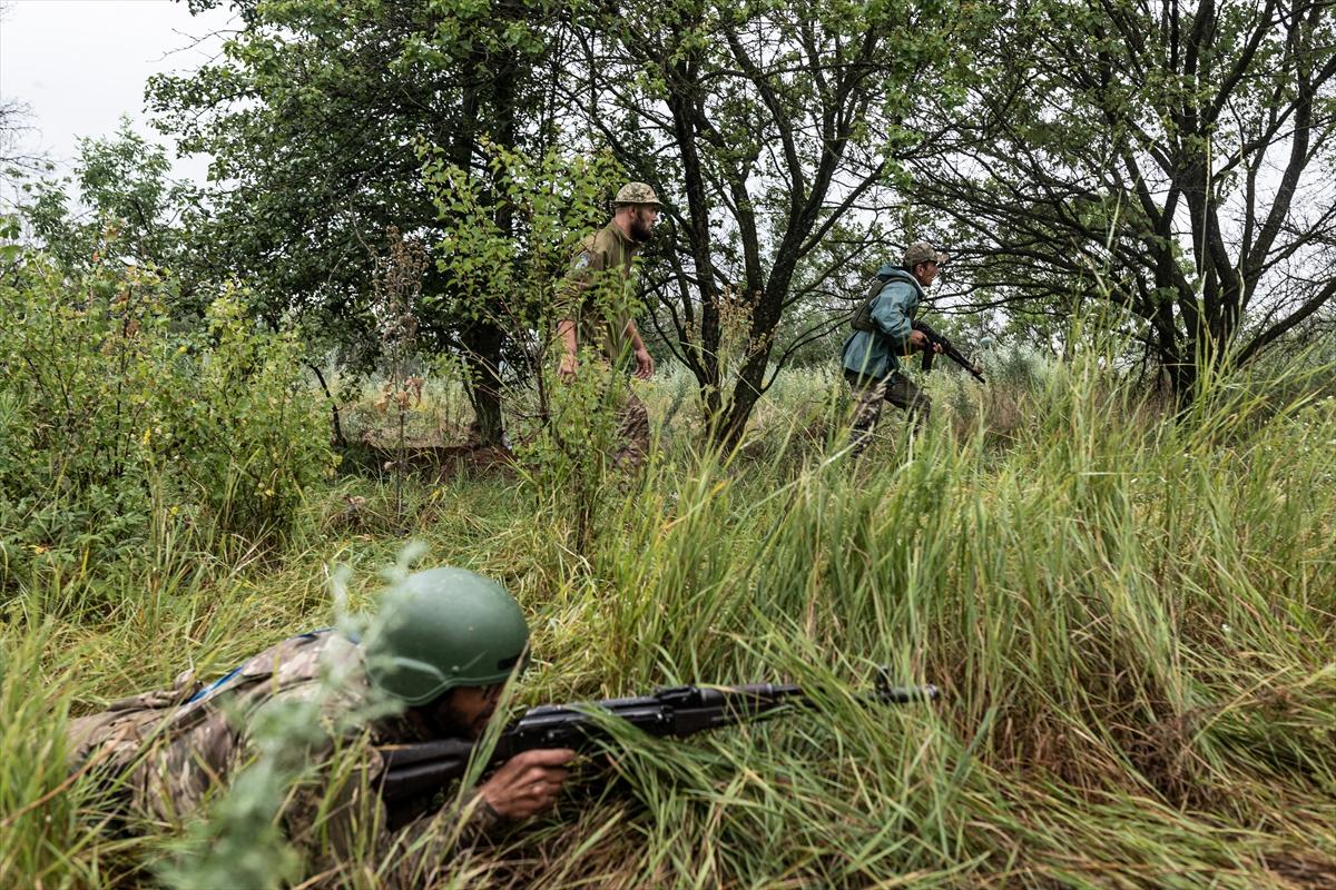 Ukrayna'da eller tetikte