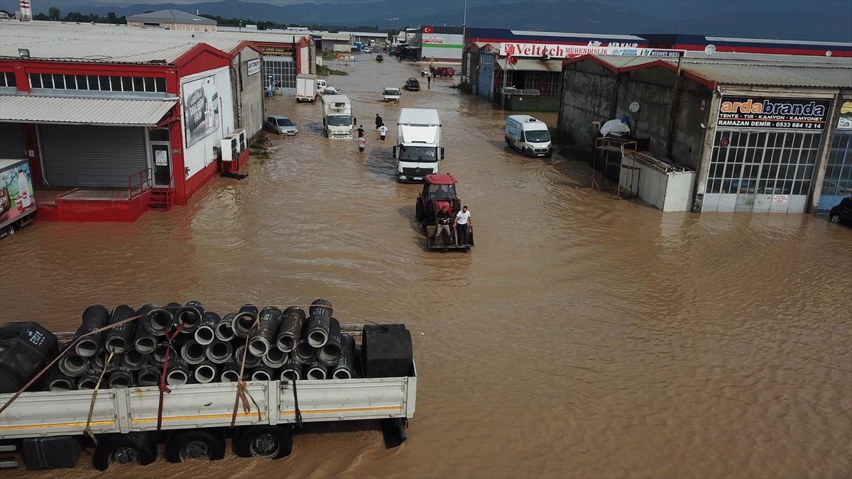 Düzce'de selin ardından tahliye başladı