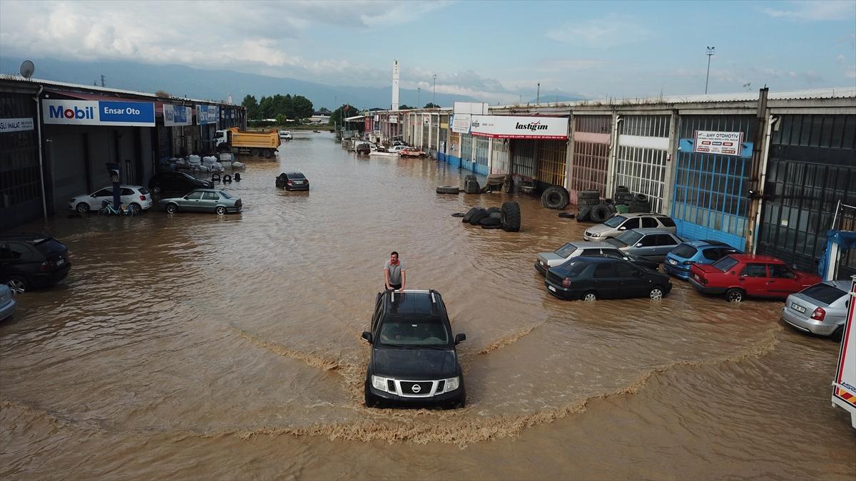 Düzce'de selin ardından tahliye başladı