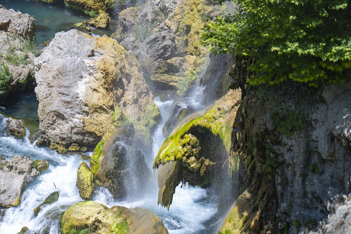 Konya'nın doğal güzelliklerinden Yerköprü Şelalesi'nden manzalaralar