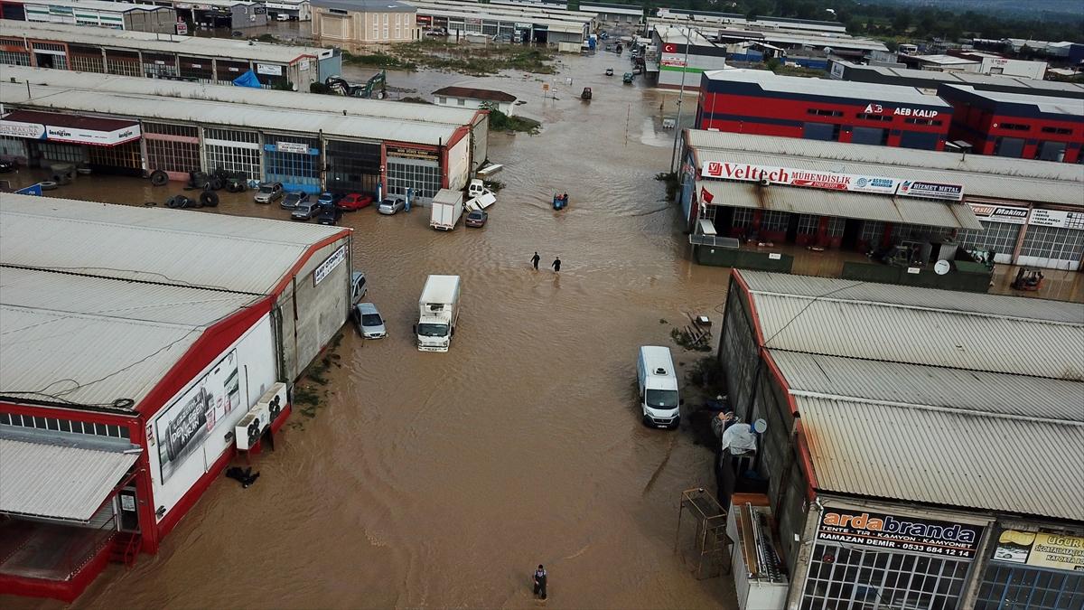 Düzce'de selin ardından tahliye başladı