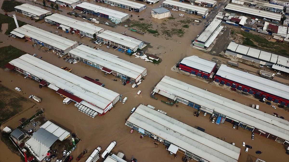 Düzce'de selin ardından tahliye başladı