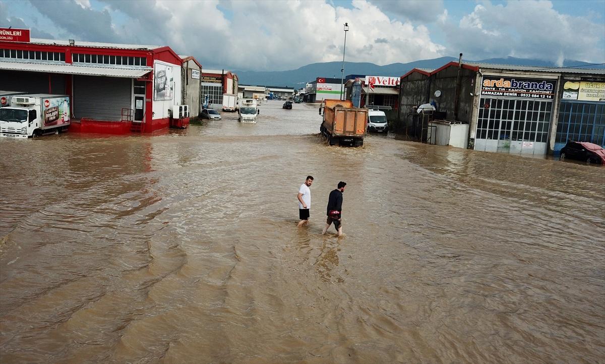 Düzce'de selin ardından tahliye başladı