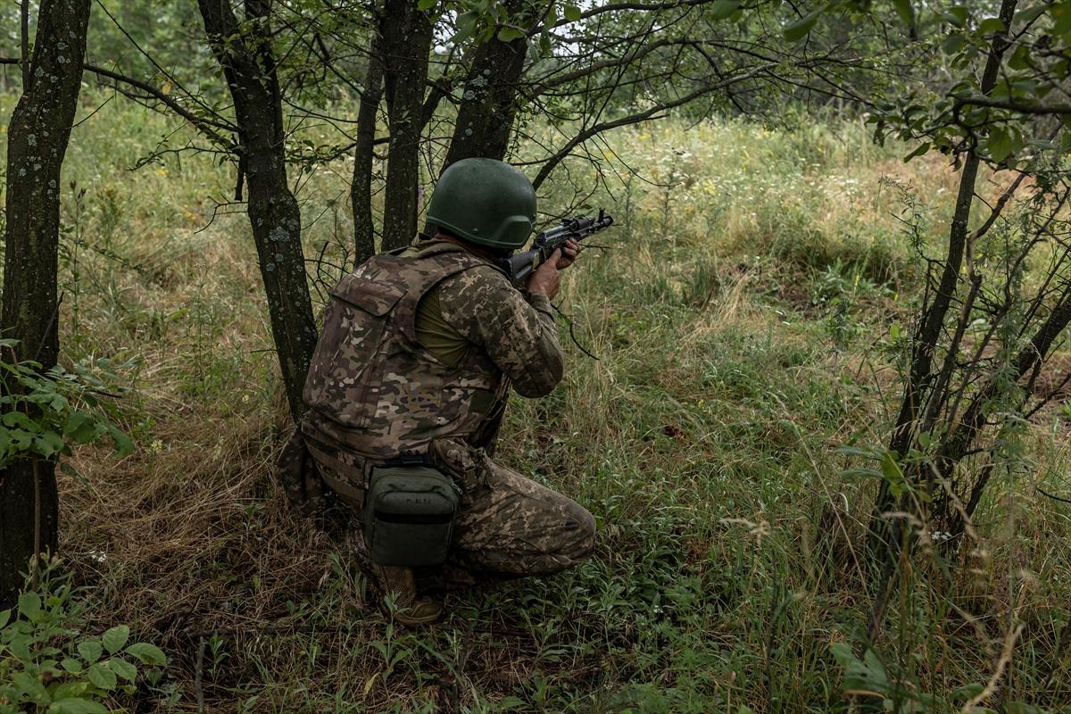 Ukrayna'da eller tetikte