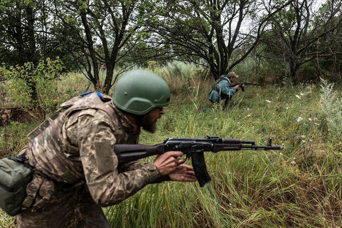 Ukrayna'da eller tetikte