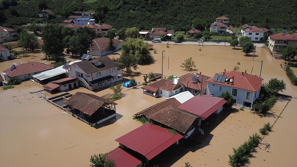 Düzce'de selin ardından tahliye başladı