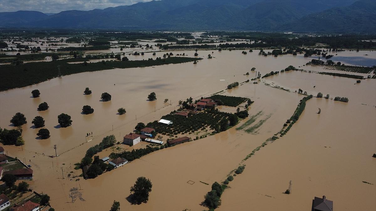 Düzce'de selin ardından tahliye başladı