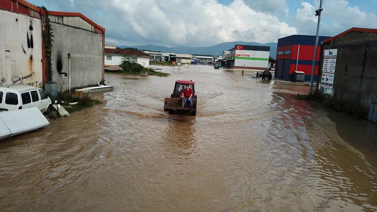 Düzce'de selin ardından tahliye başladı