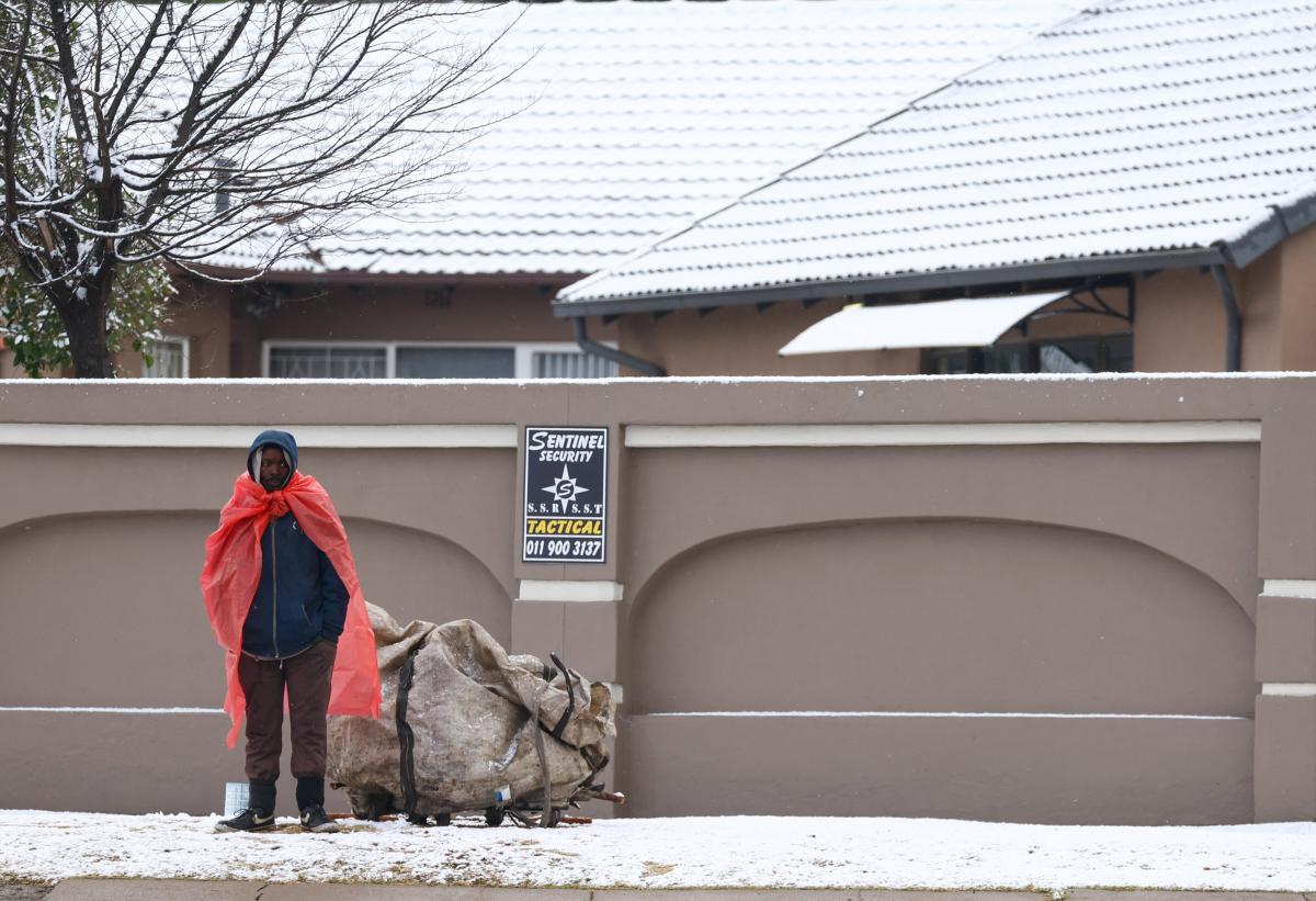 Johannesburg, 12 yıl sonra yeniden kar gördü