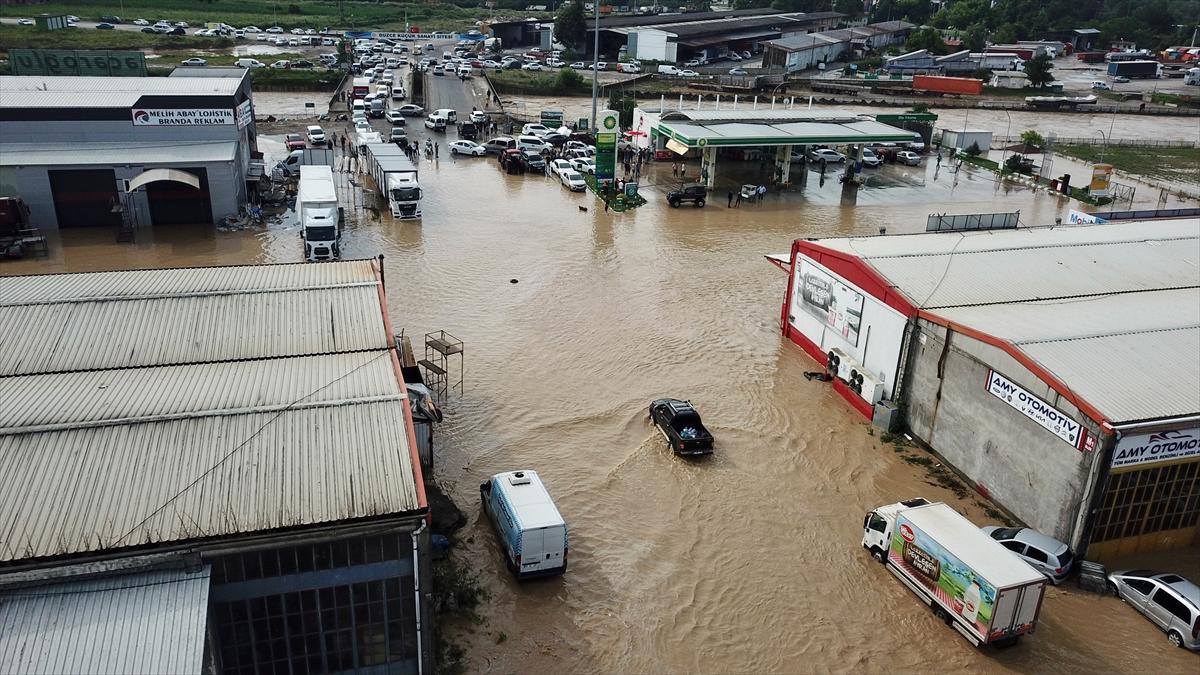 Düzce'de selin ardından tahliye başladı