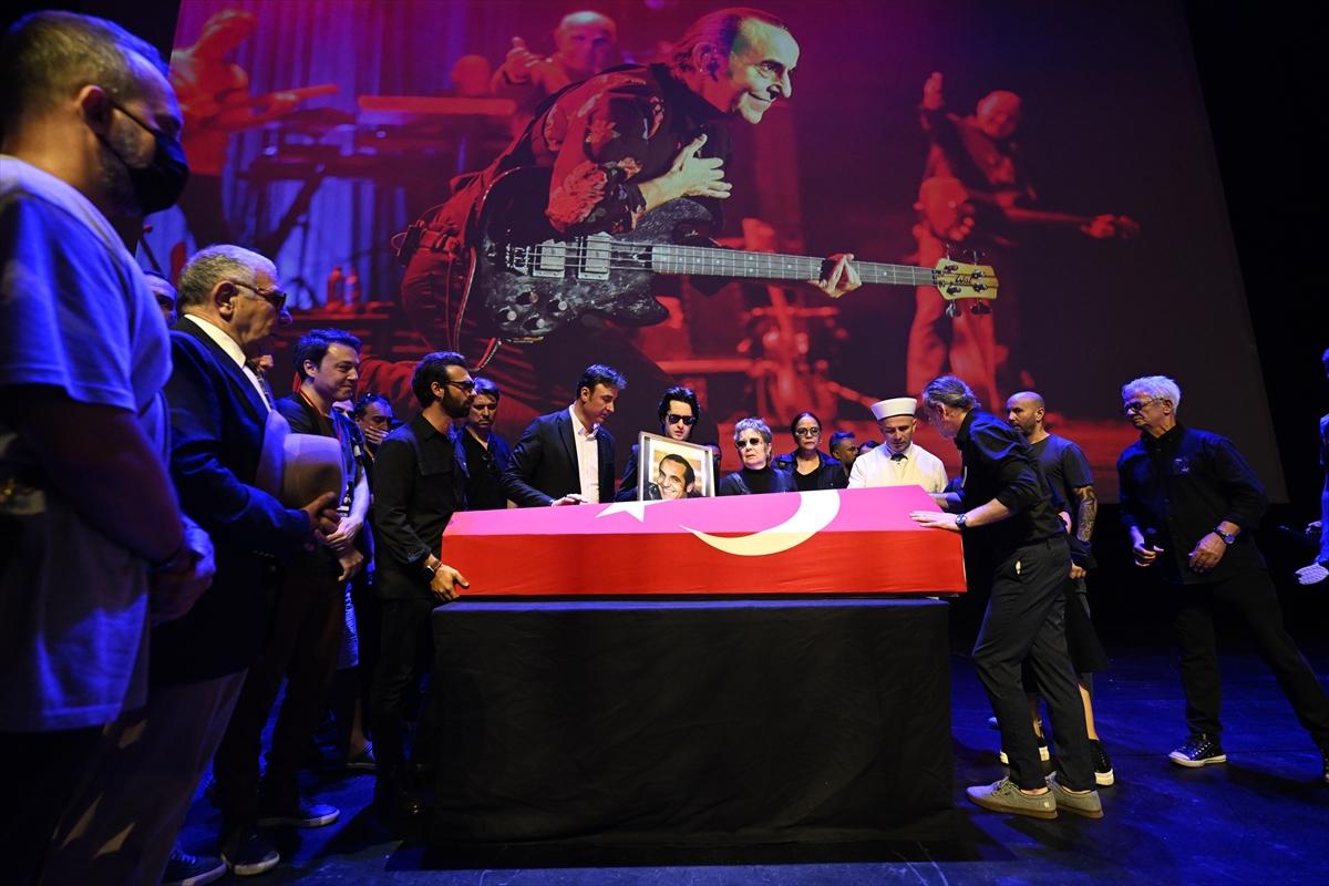 Özkan Uğur'a veda...