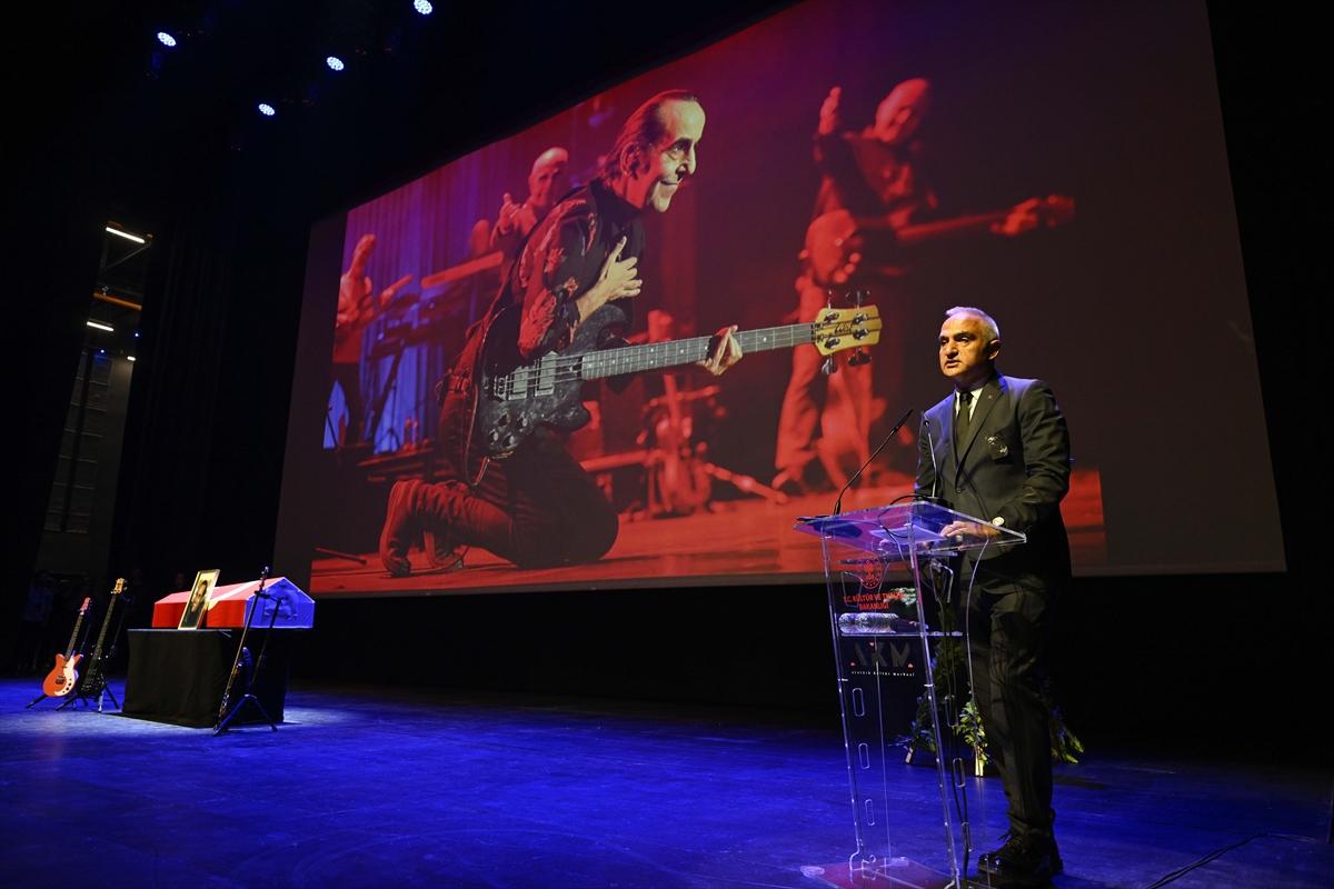 Özkan Uğur'a veda...