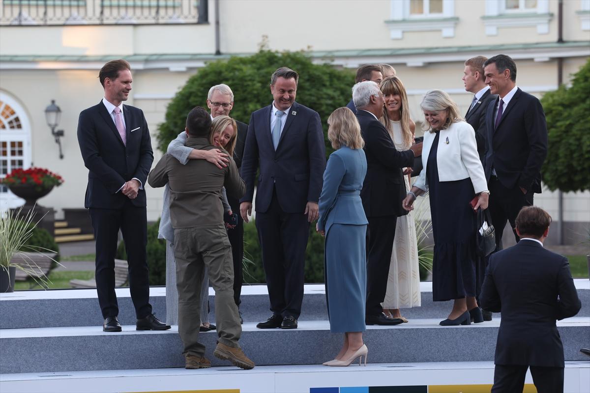 NATO Zirvesi'nde liderler ve eşleri yemekte buluştu