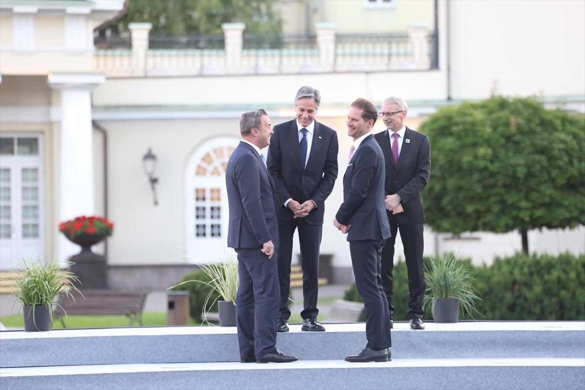 NATO Zirvesi'nde liderler ve eşleri yemekte buluştu