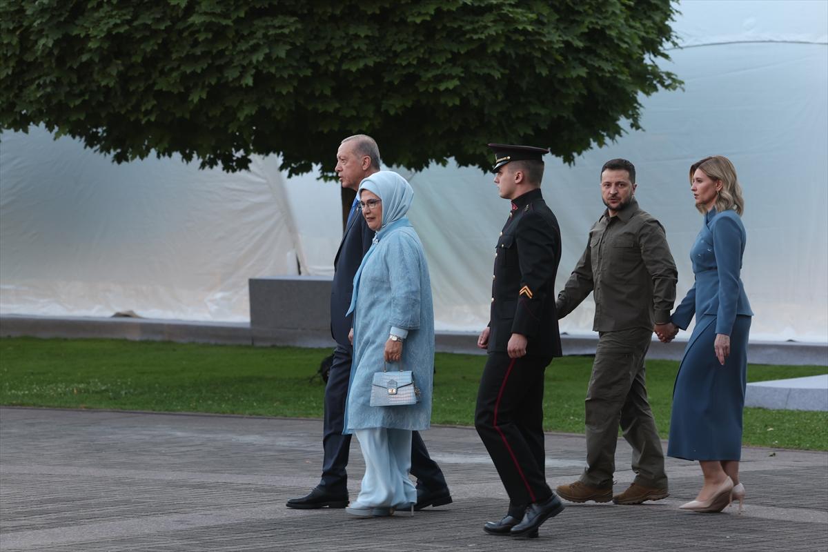 NATO Zirvesi'nde liderler ve eşleri yemekte buluştu