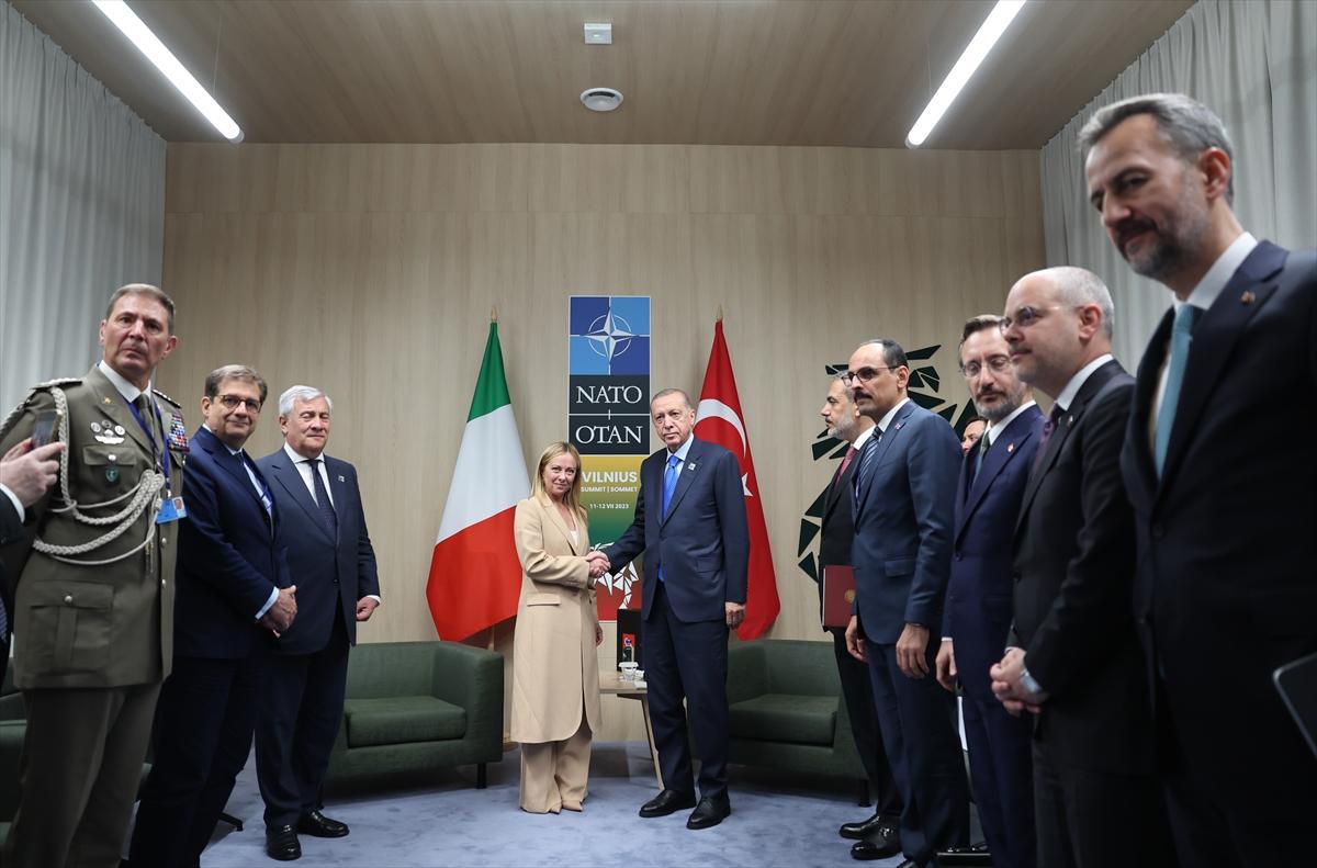 Tarihi gün! NATO Liderler Zirvesi'nden samimi kareler