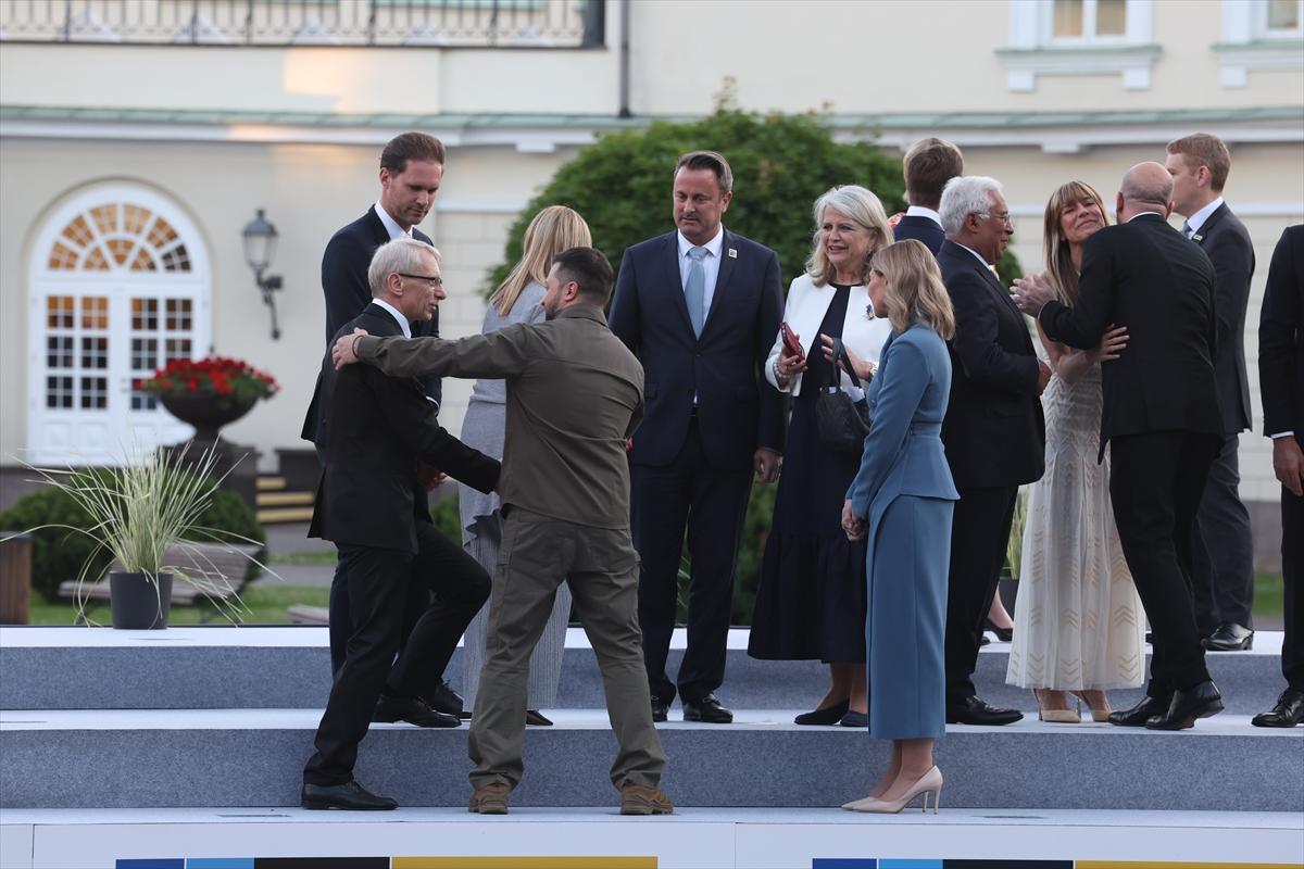 NATO Zirvesi'nde liderler ve eşleri yemekte buluştu