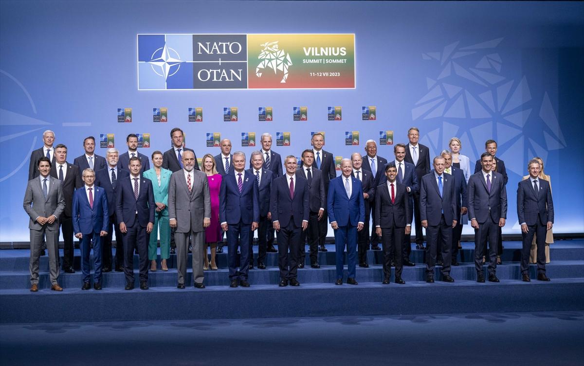 Tarihi gün! NATO Liderler Zirvesi'nden samimi kareler