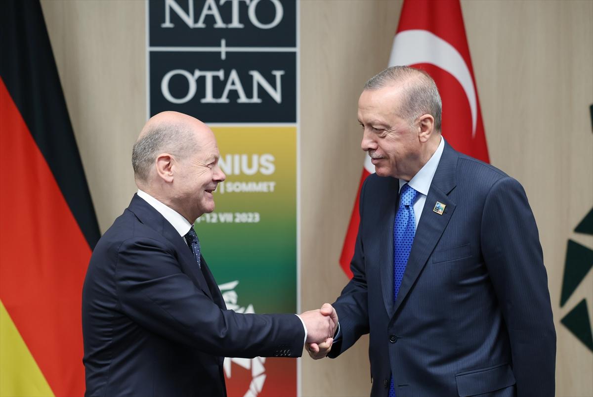 Tarihi gün! NATO Liderler Zirvesi'nden samimi kareler