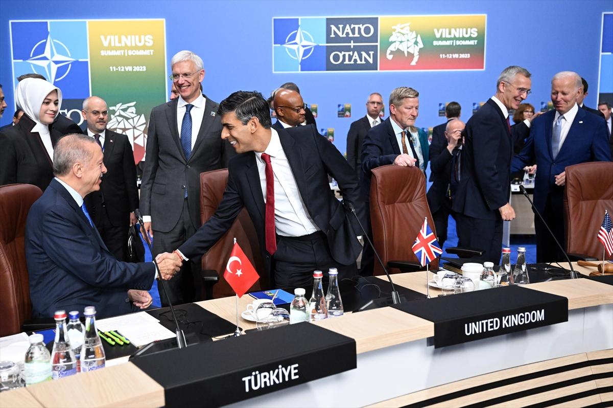 Tarihi gün! NATO Liderler Zirvesi'nden samimi kareler