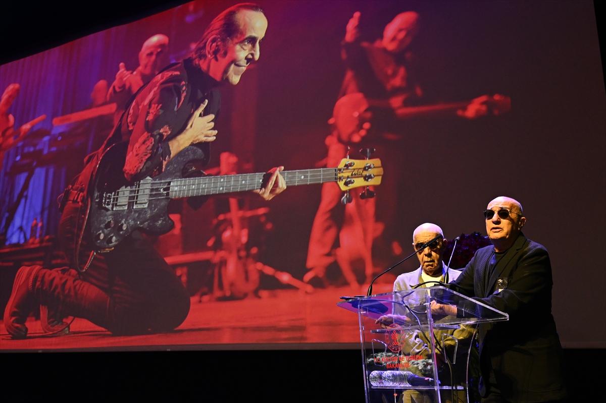 Özkan Uğur'a veda...