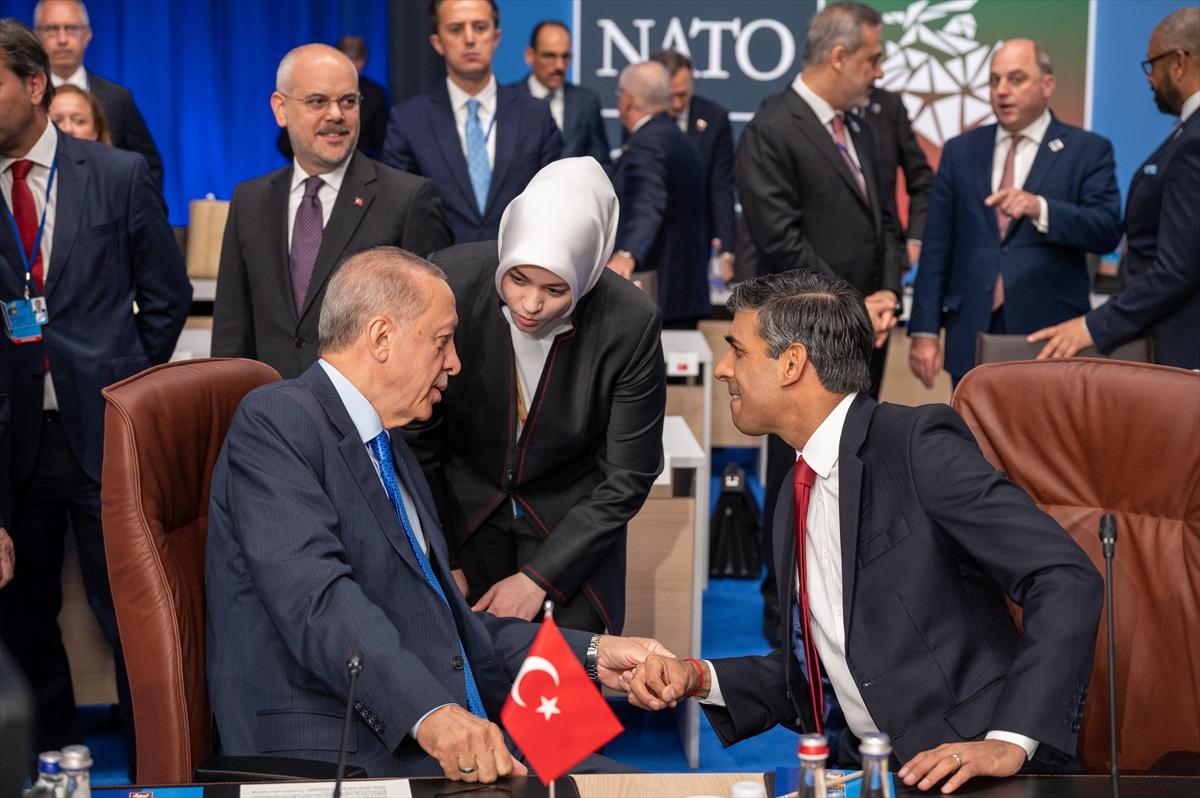 Tarihi gün! NATO Liderler Zirvesi'nden samimi kareler