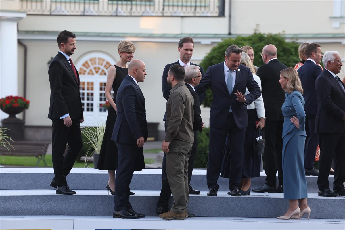 NATO Zirvesi'nde liderler ve eşleri yemekte buluştu