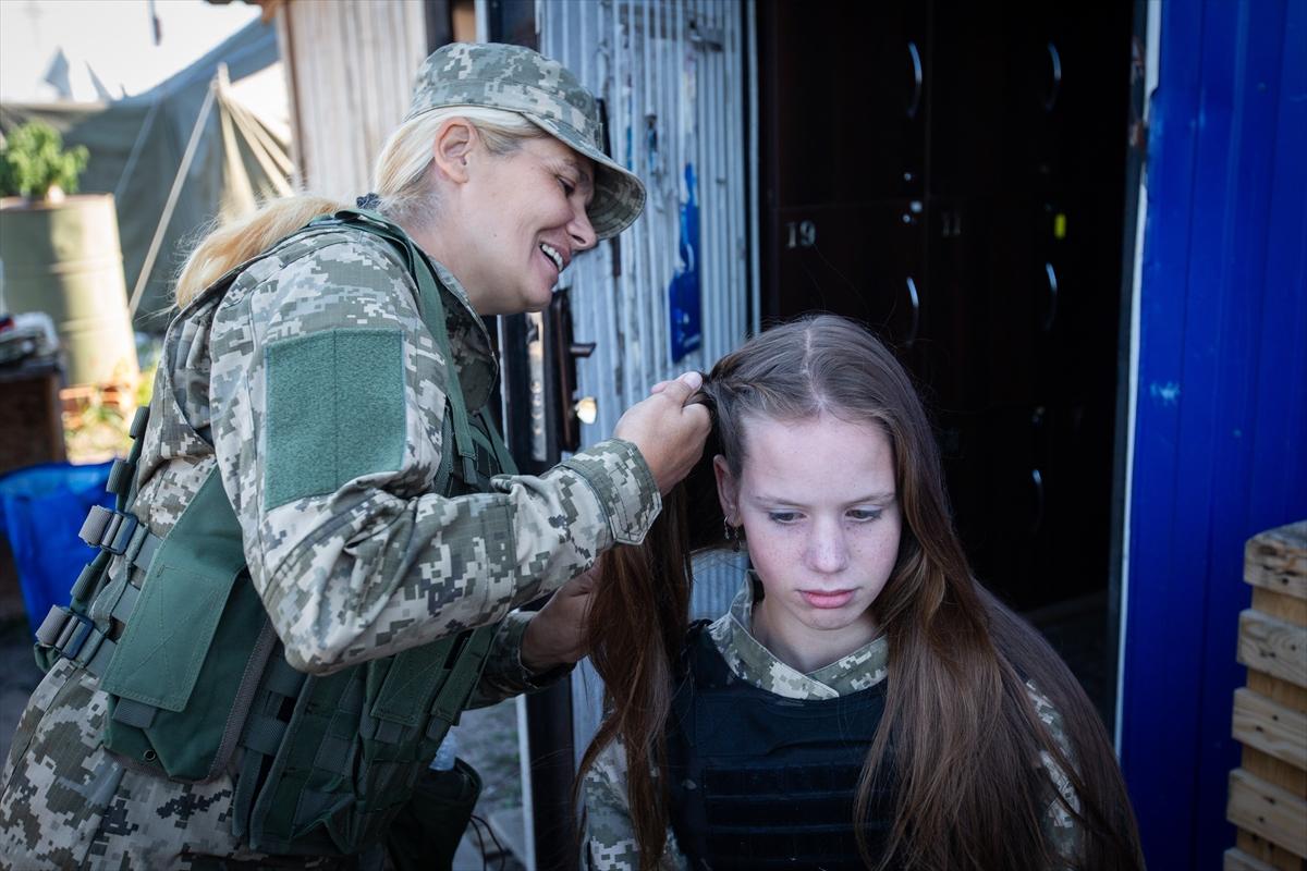 Ukraynalı kadın askerler tatbikatta