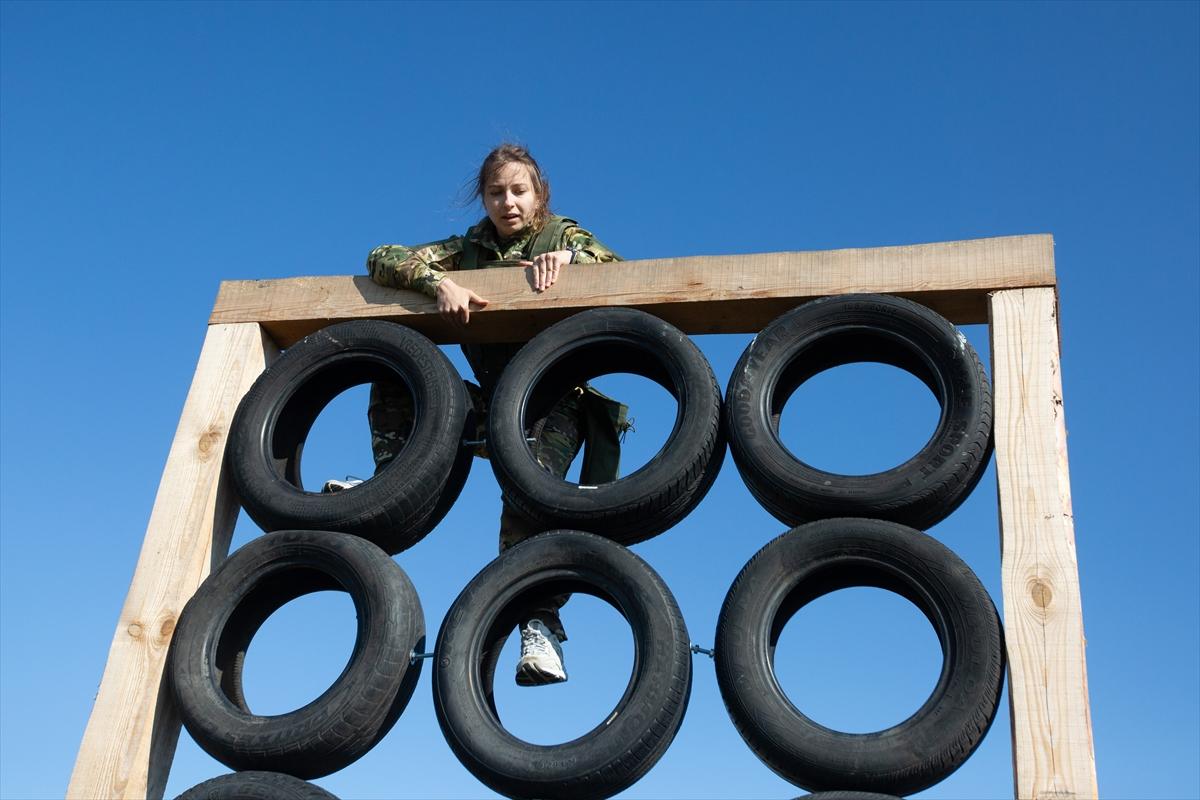 Ukraynalı kadın askerler tatbikatta