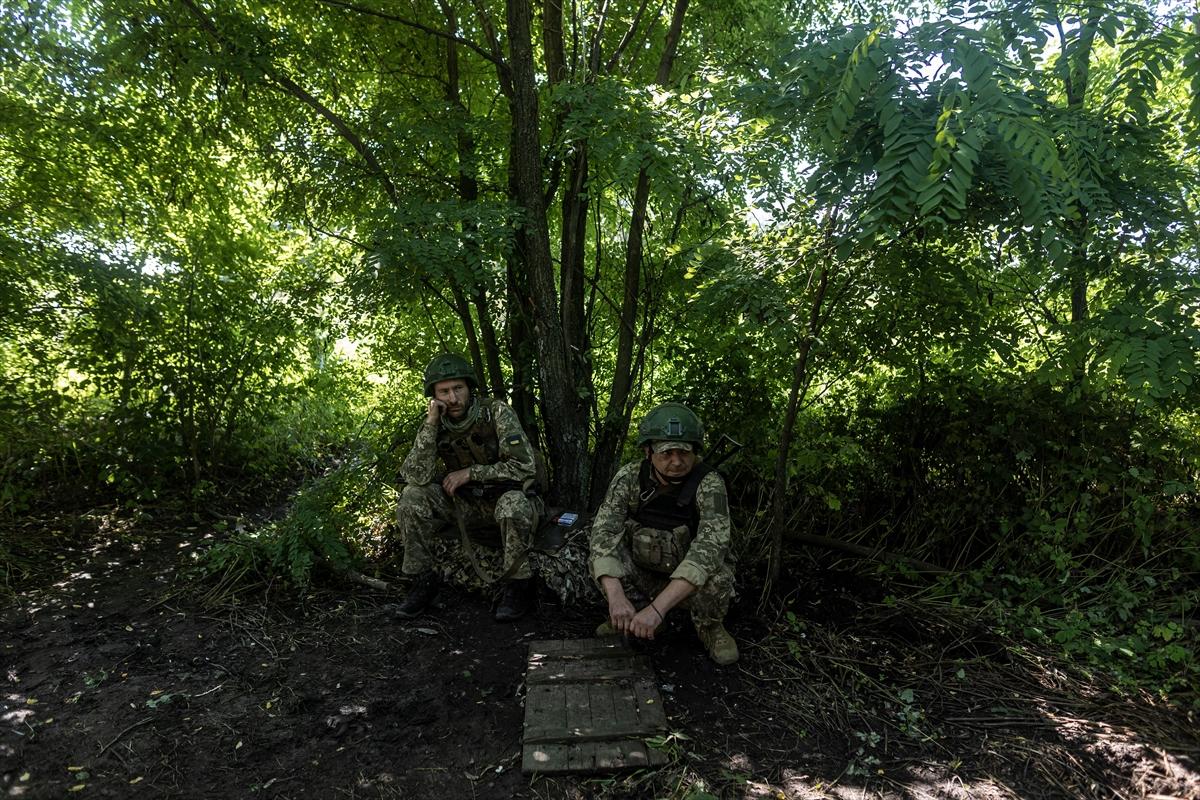 Ukraynalı askerlerin düşman tehditine karşı hazırlıkları devam ediyor