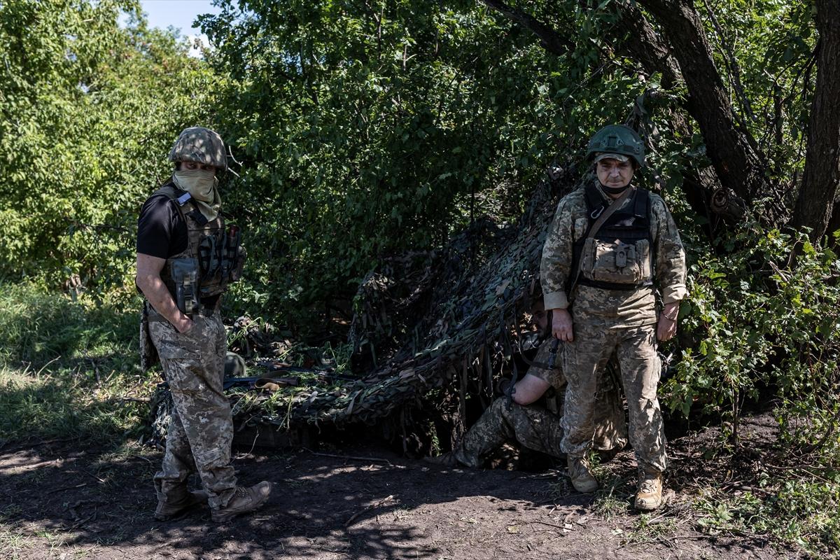 Ukraynalı askerlerin düşman tehditine karşı hazırlıkları devam ediyor