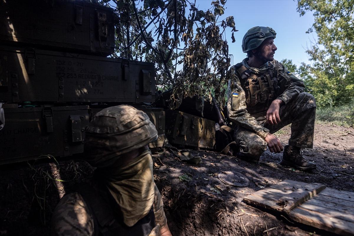 Ukraynalı askerlerin düşman tehditine karşı hazırlıkları devam ediyor