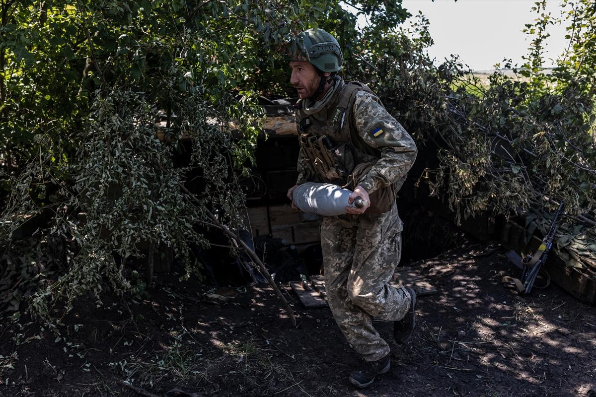 Ukraynalı askerlerin düşman tehditine karşı hazırlıkları devam ediyor
