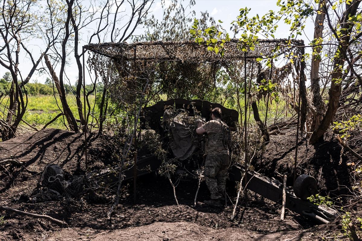 Ukraynalı askerlerin düşman tehditine karşı hazırlıkları devam ediyor