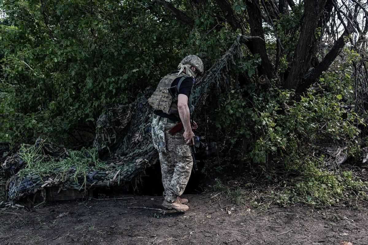 Ukraynalı askerlerin düşman tehditine karşı hazırlıkları devam ediyor